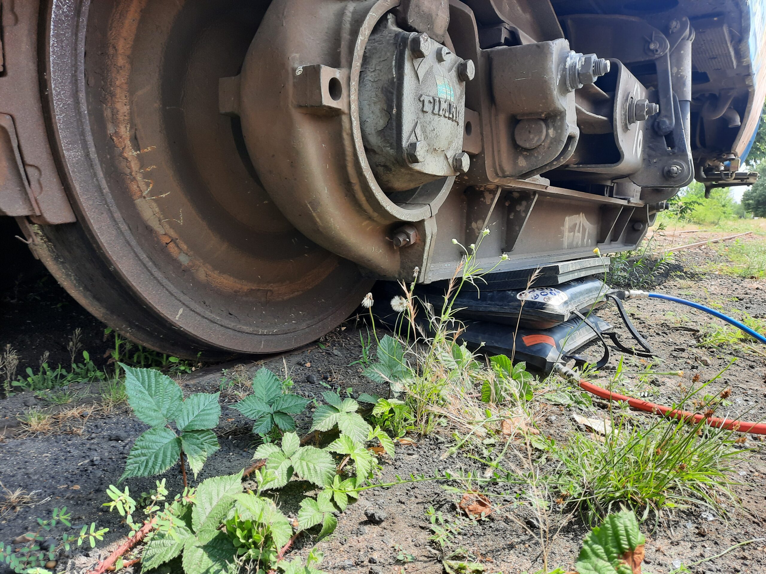 Aerofilm CLT hefkussen Pronal onder trein